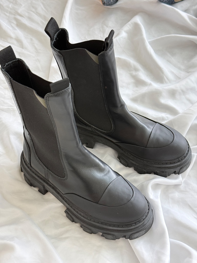 Ganni Black Leather Chunky Chelsea Boots Size 37 — image 8 of 8